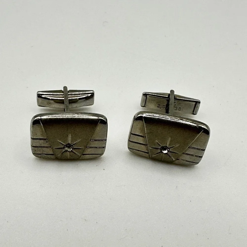 Men’s vintage silver toned cuff‎ links with cz stone!